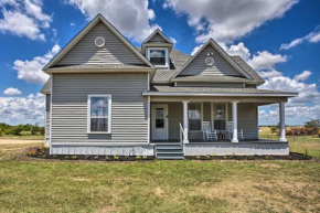 Evolve Decatur Farmhouse Getaway with Deck and Yard